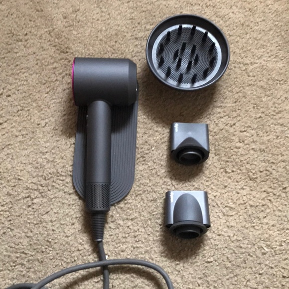 Dyson Supersonic hair dryer - Picture 2 of 3